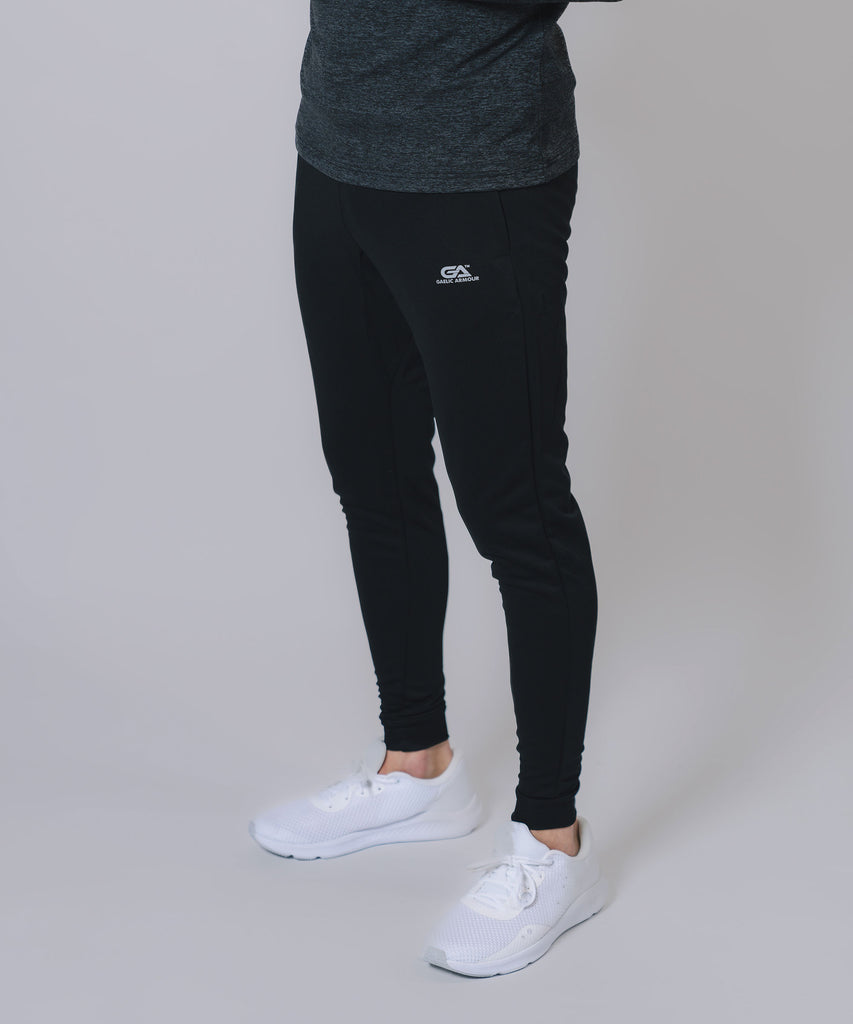 Black nike cuffed online joggers